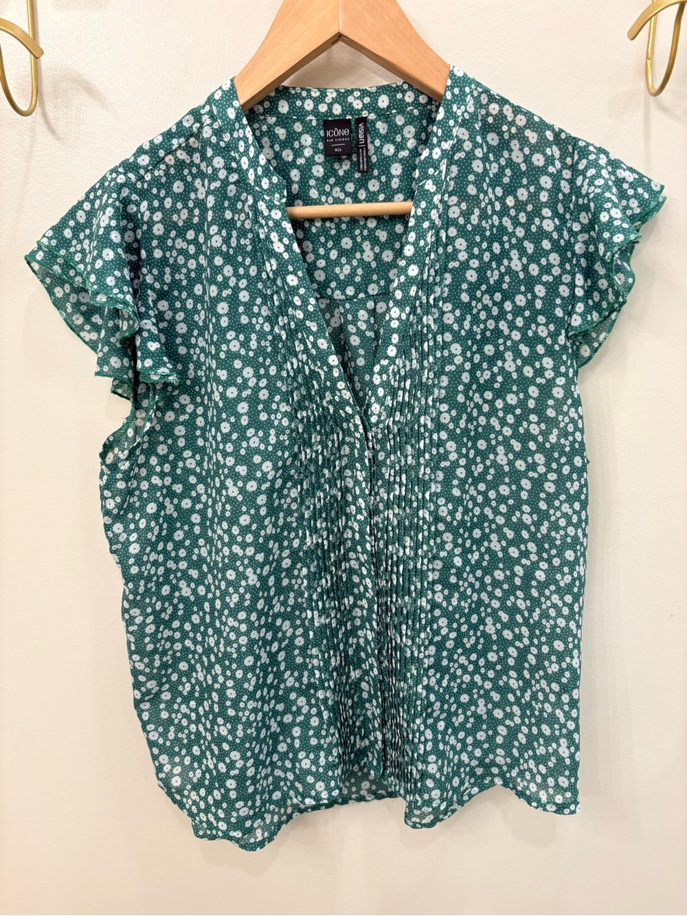 Icone Green Floral V-Neck Pintuck Flutter Sleeve Blouse